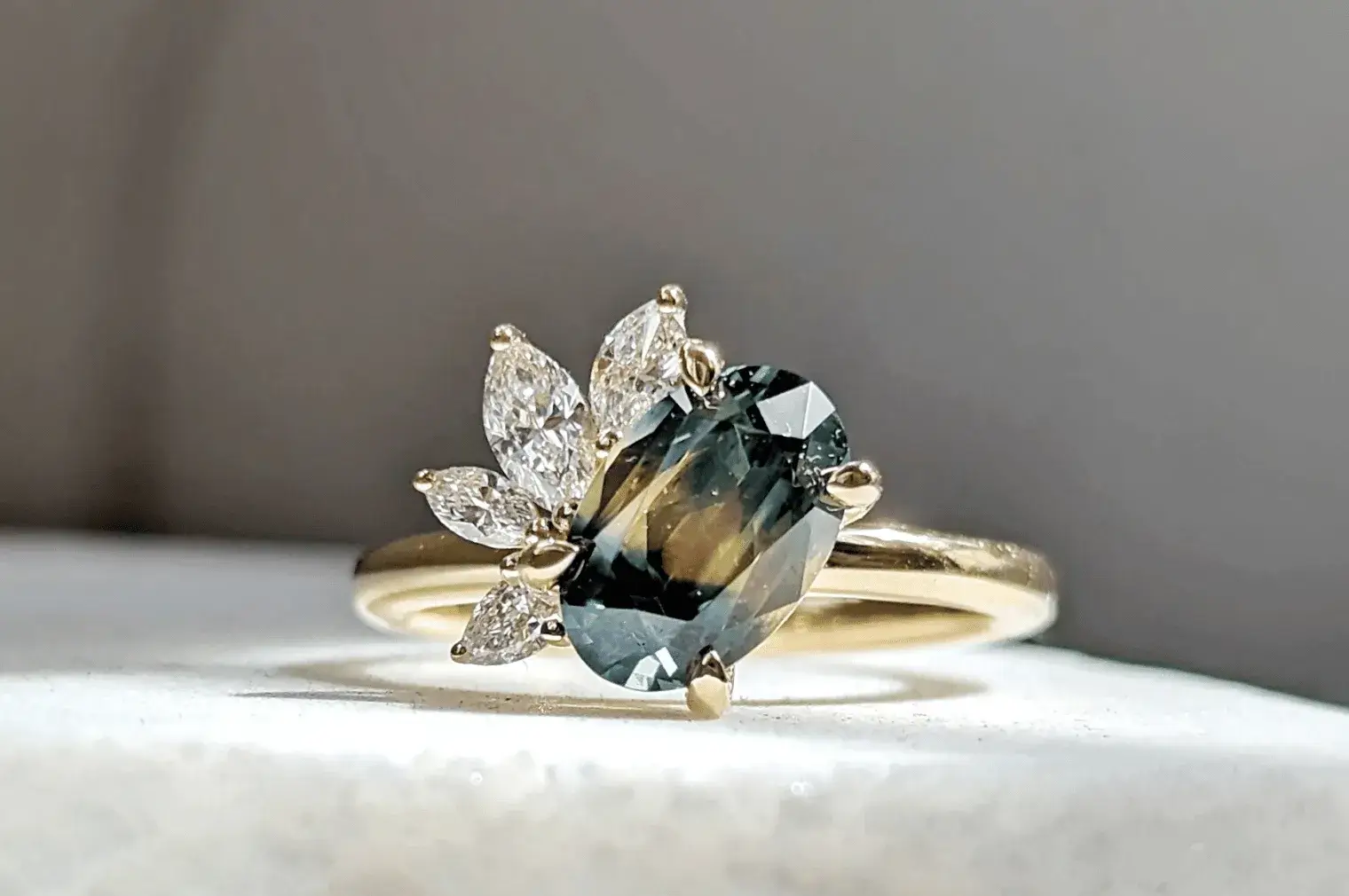 Oval-Parti-Sapphire-Engagement-Ring-in-Yellow-Gold-with-accent-diamonds